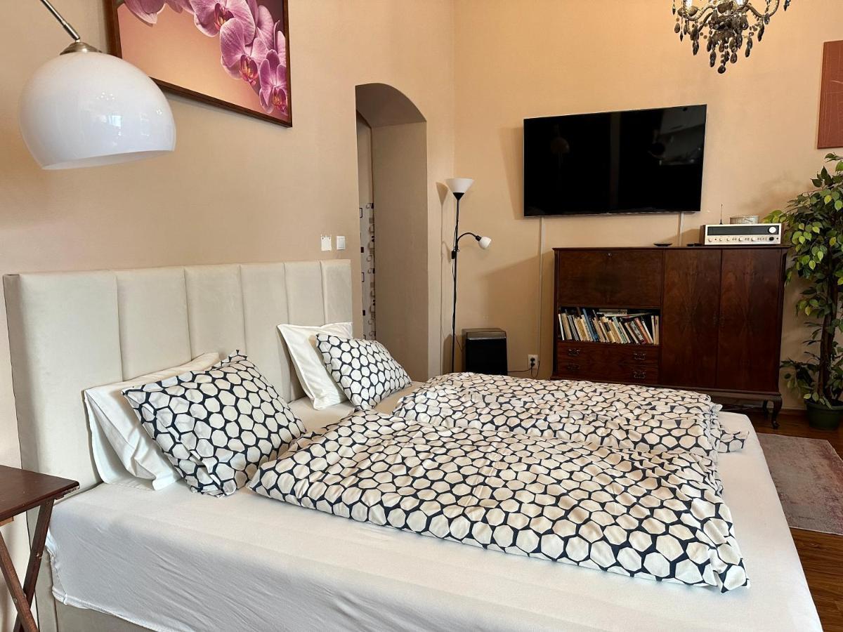 Home Away Main Square Apartment Poprad Ngoại thất bức ảnh
