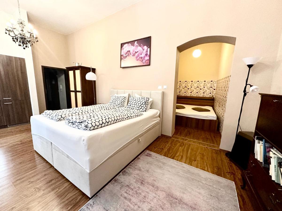 Home Away Main Square Apartment Poprad Ngoại thất bức ảnh