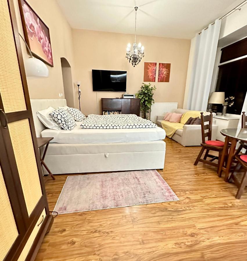 Home Away Main Square Apartment Poprad Ngoại thất bức ảnh
