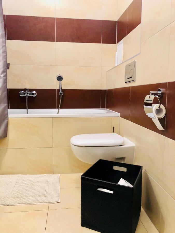 Home Away Main Square Apartment Poprad Ngoại thất bức ảnh